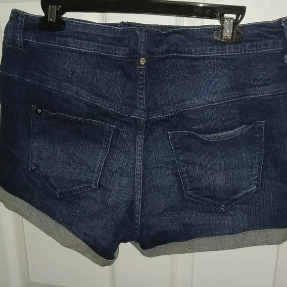 Hi Rise Jean Short - Picture 3 of 4